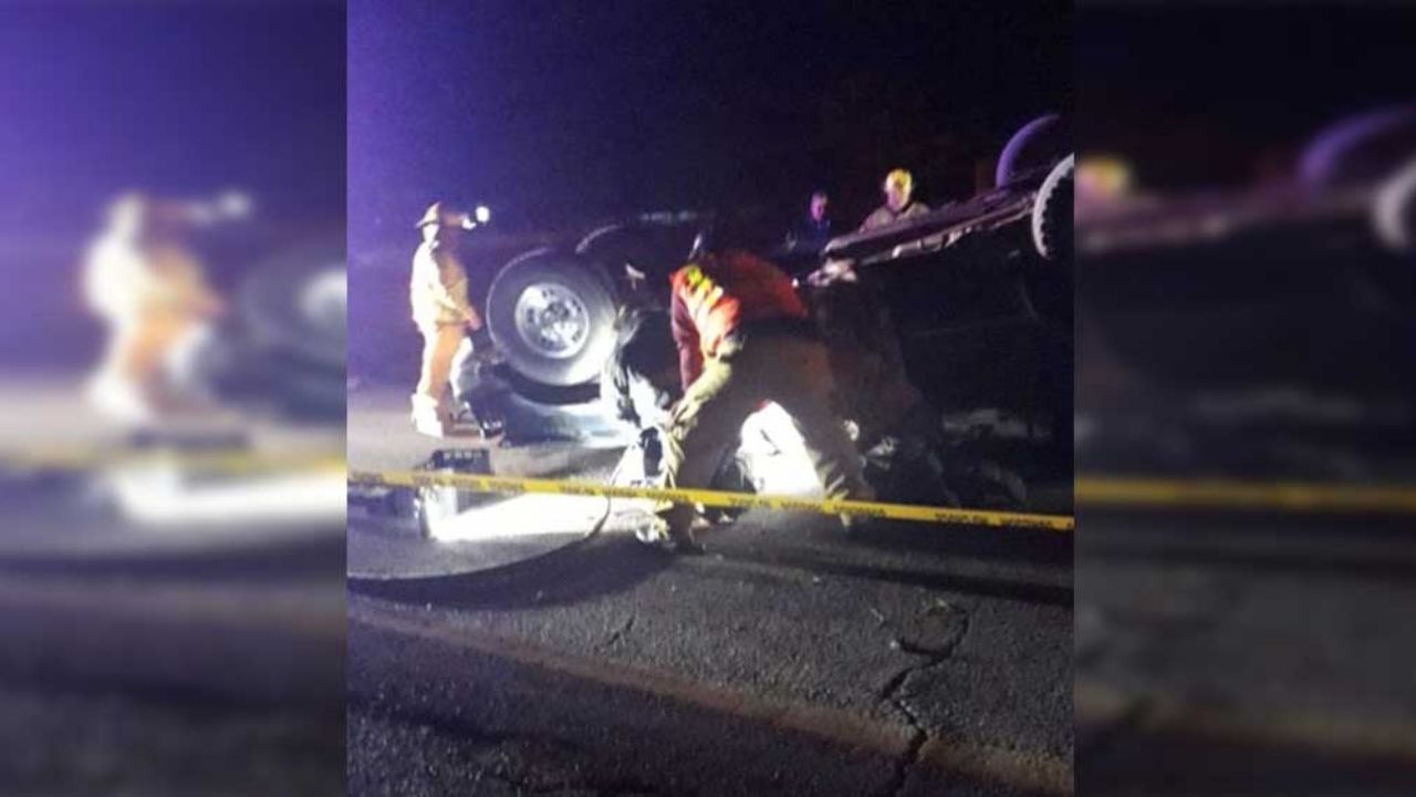 Volcadura de camioneta en el Valle del Yaqui deja saldo de un muerto