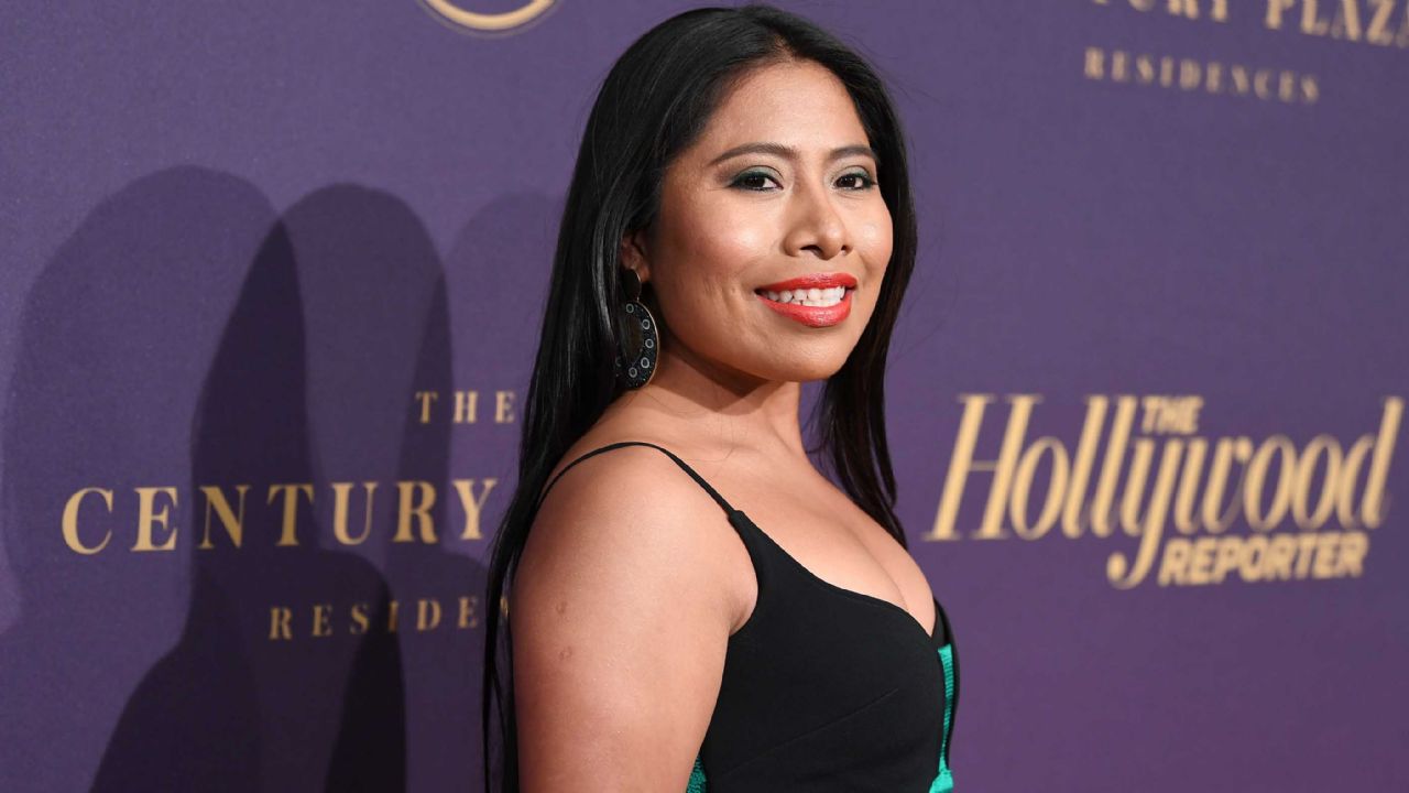 El desconocido novio de Yalitza Aparicio se recibe de cirujano por la UNAM