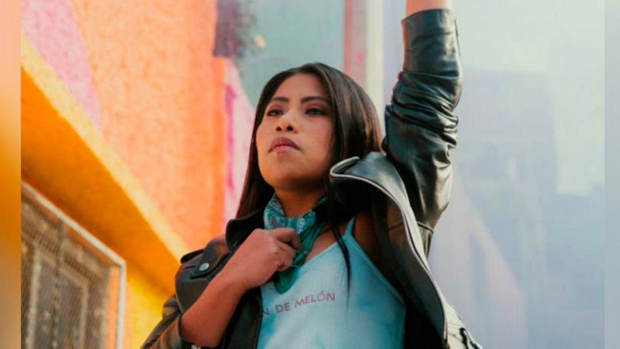 Yalitza Aparicio, orgullosa feminista; estuvo en la mega-marcha de CDMX