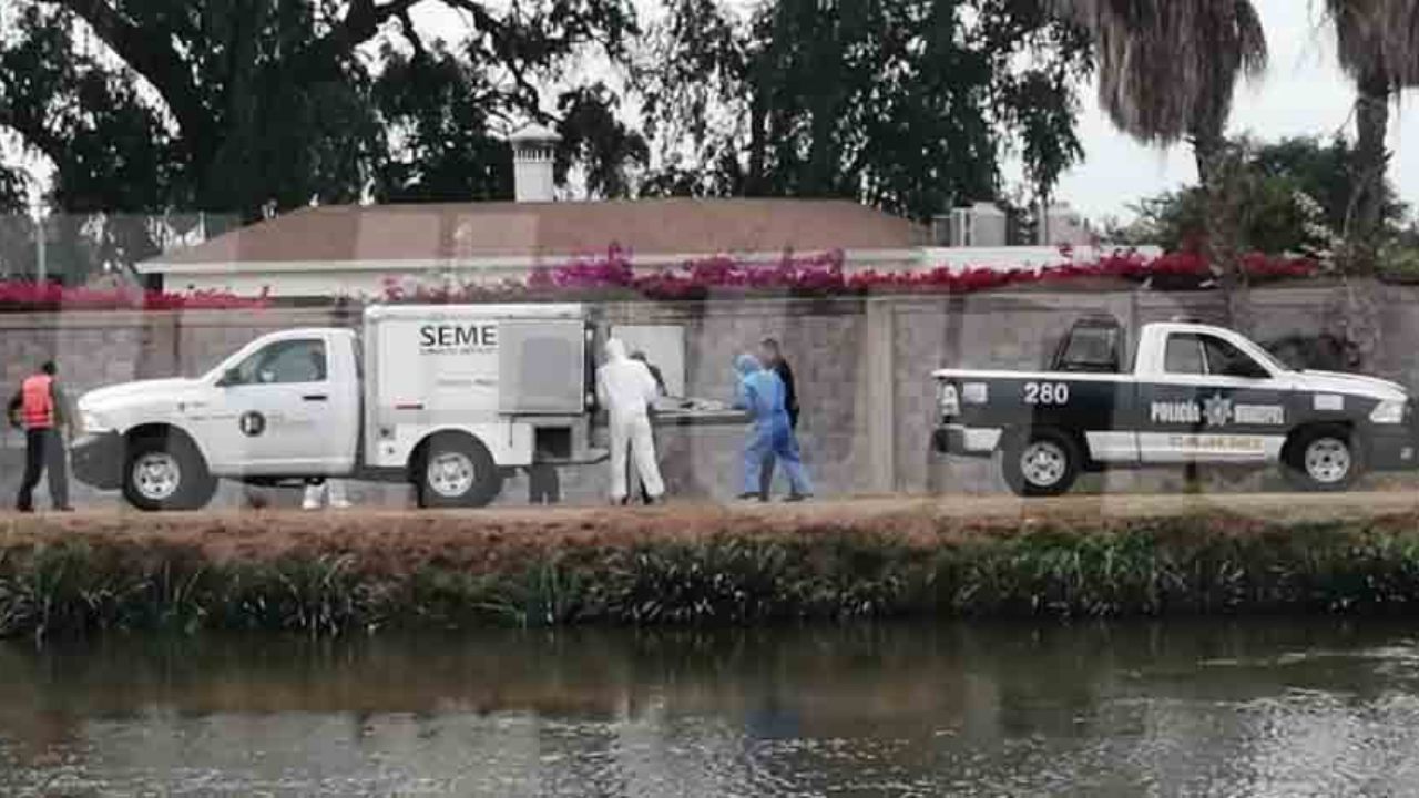 Muere una persona al caer junto a su auto a un canal en Obregón