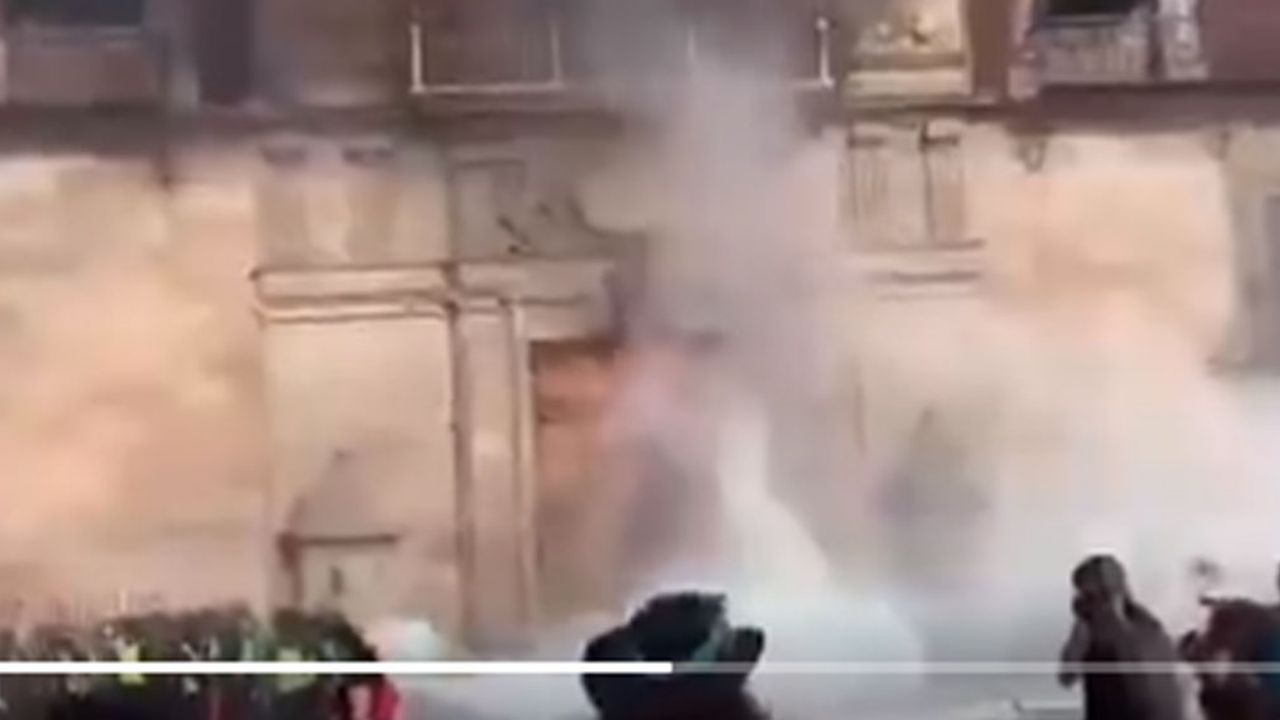 Filtran otro video de la mujer que aventó bomba molotov en Marcha 8M