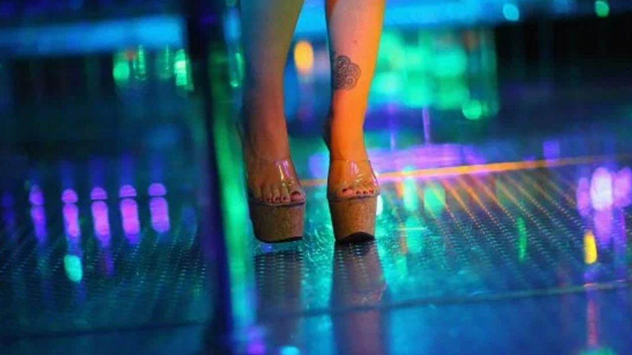 Clubes de striptease en EU buscan proteger a sus clientes del coronavirus