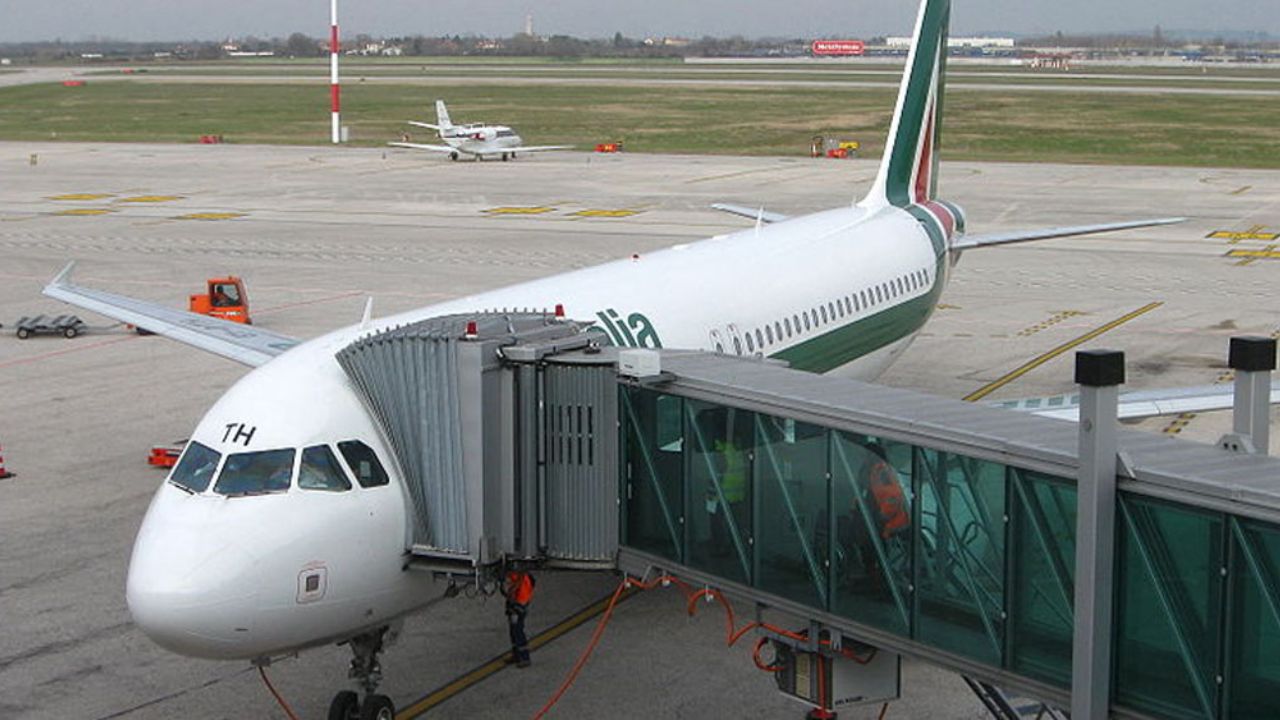 Coronavirus: España prohíbe vuelos directos con Italia durante 14 días