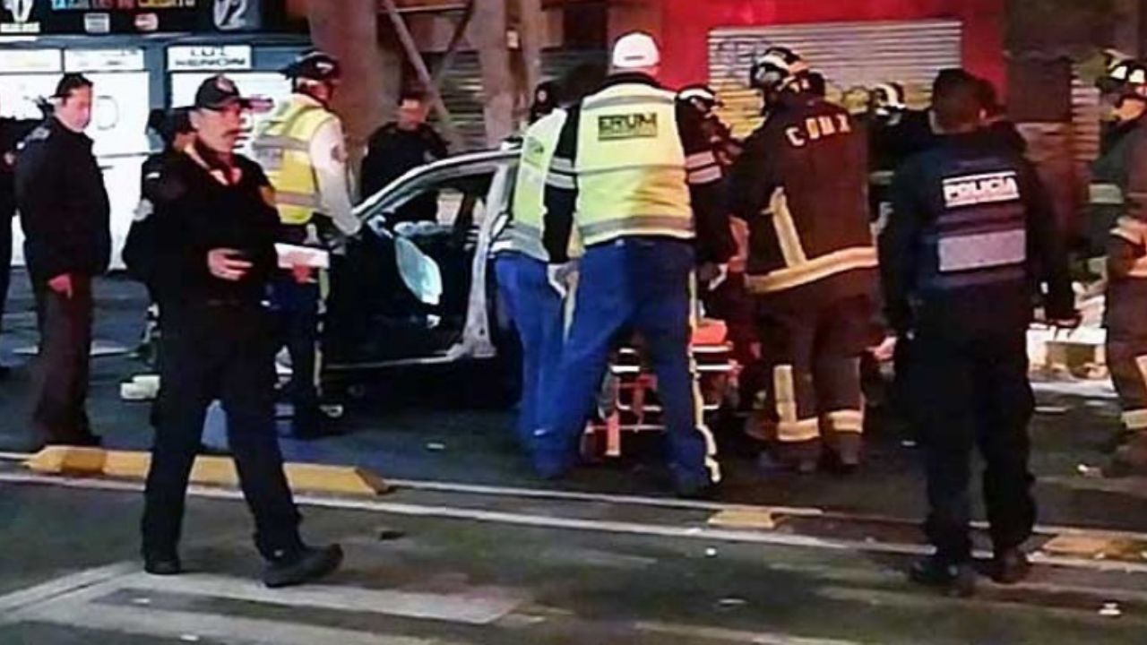 Tráiler embiste a un sedán en la CDMX, hay una mujer fallecida y un bebé herido