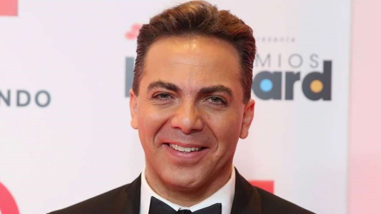 Conductora humilla a Cristian Castro por sucio: “Huele a patas y tiene hongos”
