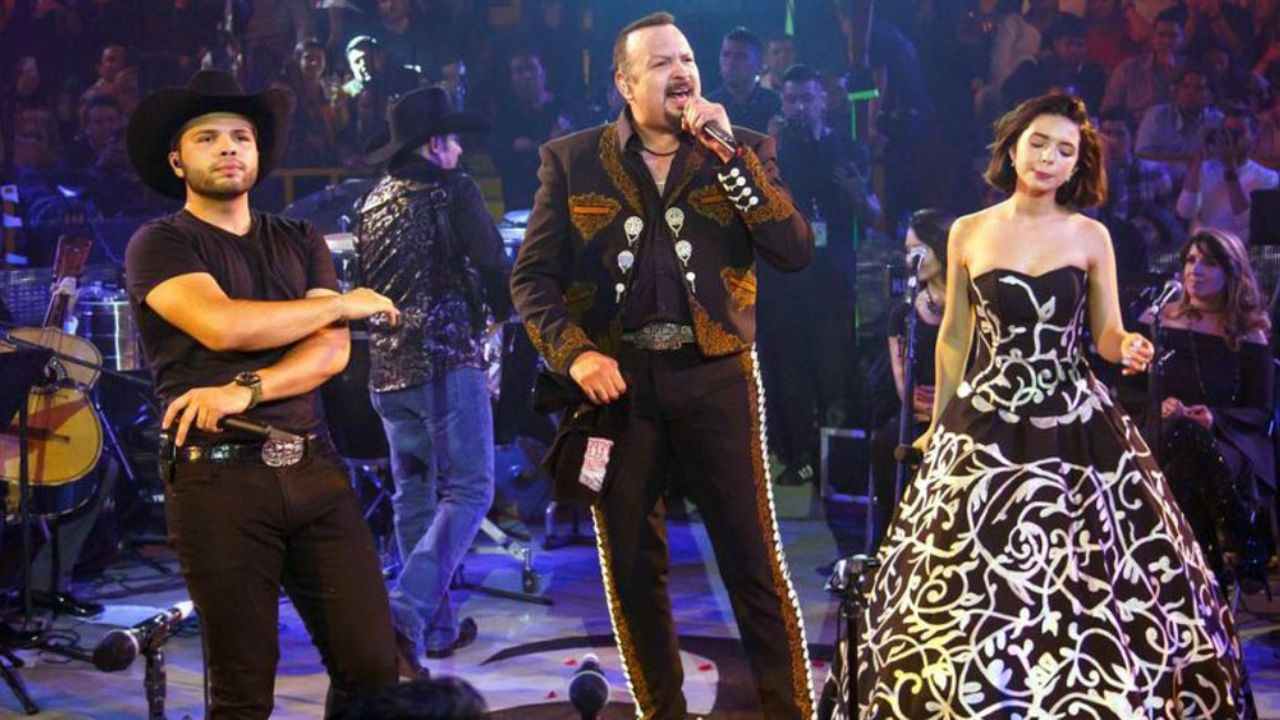 De esta manera, Pepe Aguilar aborda el tema de la sexualidad con su hija Ángela