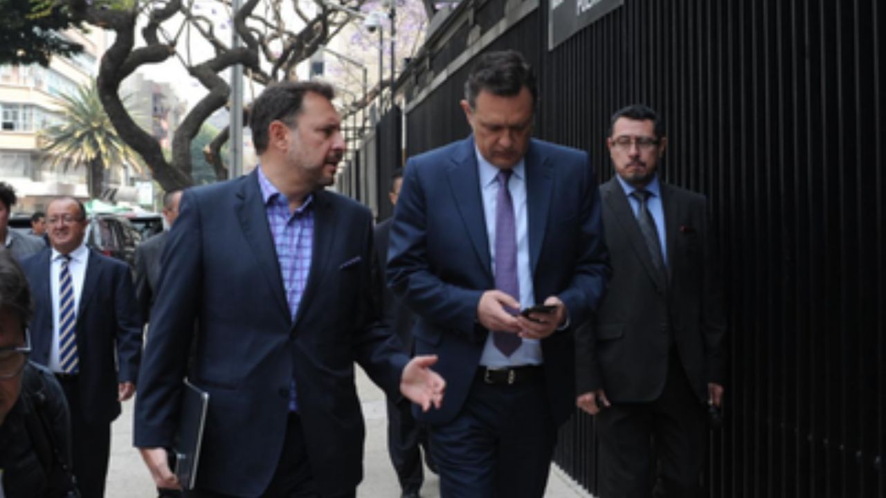 PAN sesiona en un hotel de CDMX, tras denunciar espionaje en el Senado