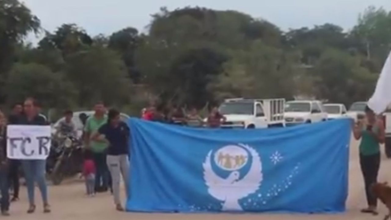 VIDEO: Pobladores instalan barricadas y trincheras por seguridad en Sinaloa