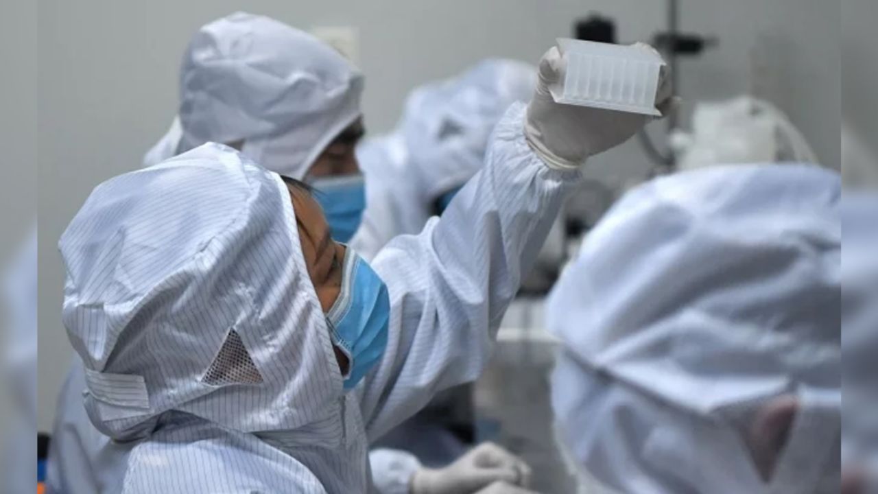 Estudio confirma que el coronavirus sobrevive por días en estas superficies