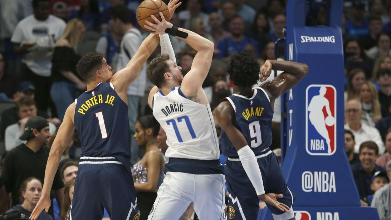 Los Mavericks aplastan a los Nuggets en Dallas