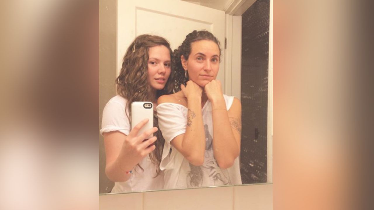 Esposa de Joy Huerta reta censura de Instagram y posa desnuda en la ducha