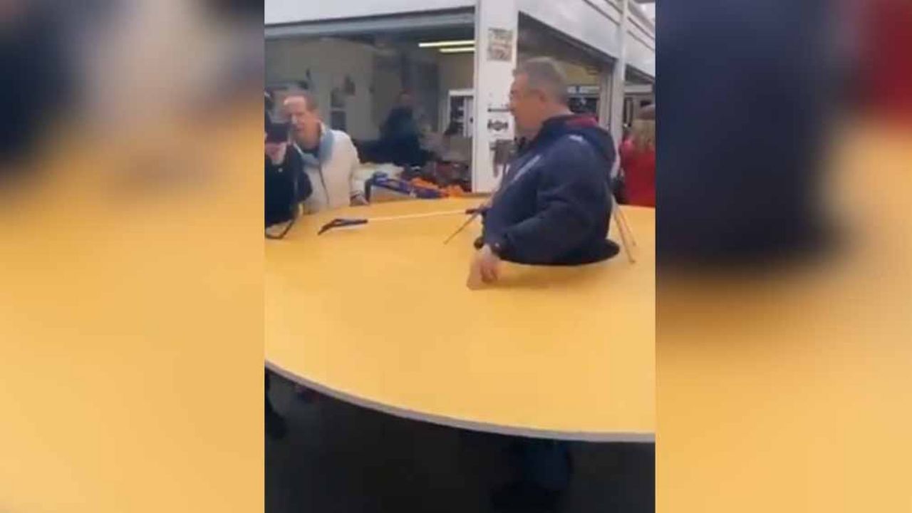 VIDEO: Italiano crea ingenioso disco para evitar contraer el coronavirus