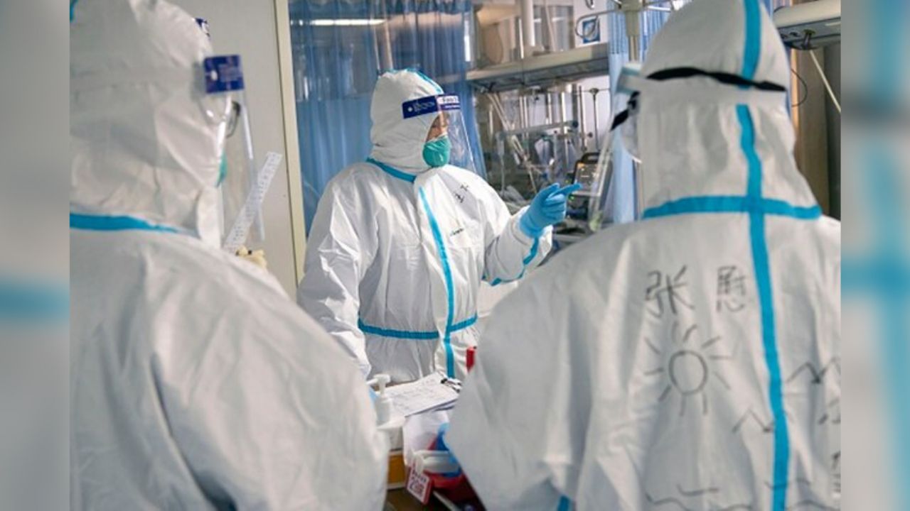 De esta manera el coronavirus se expande e infecta a las personas