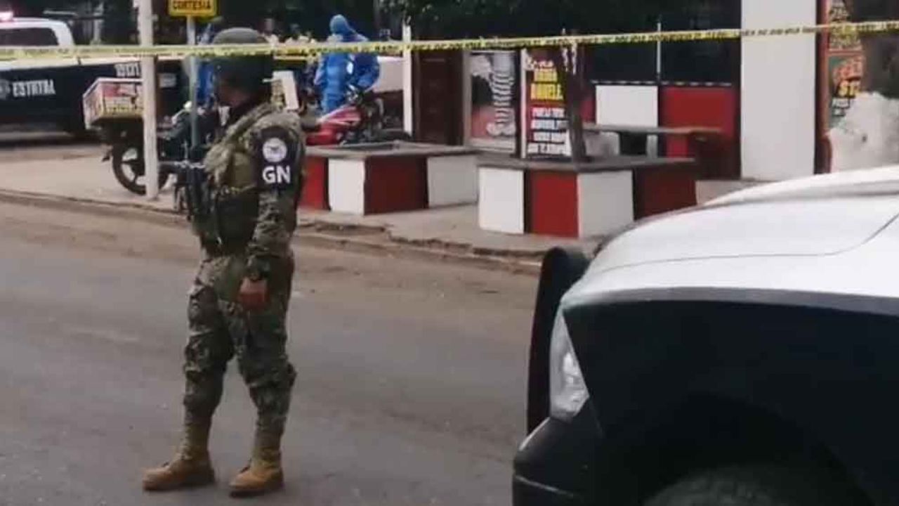 Gatilleros arrebatan la vida de un hombre al salir de una pizzería