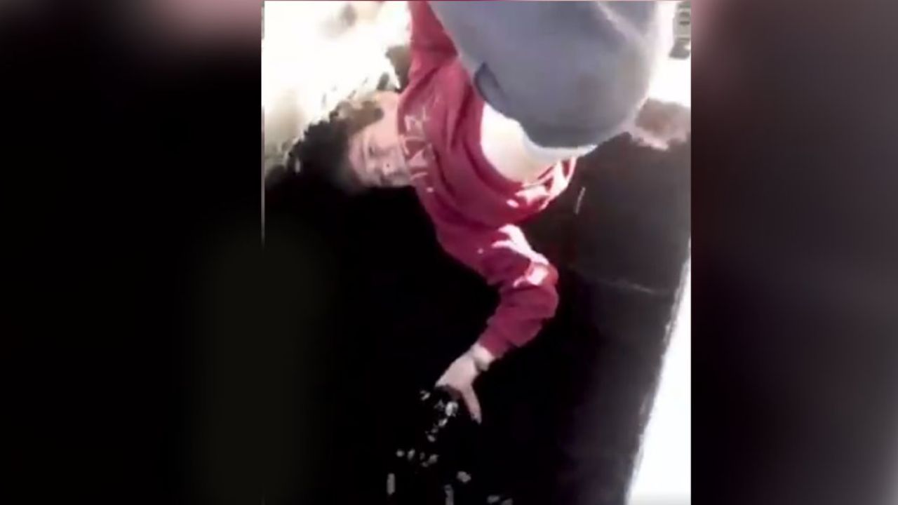 VIDEO: Niño rescata a cachorro en un pozo petrolero y se hace viral