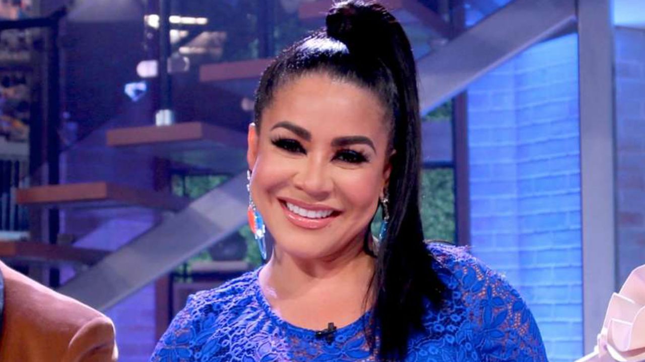 Conductora de Telemundo se compara con Jennifer Lopez y la atacan en redes