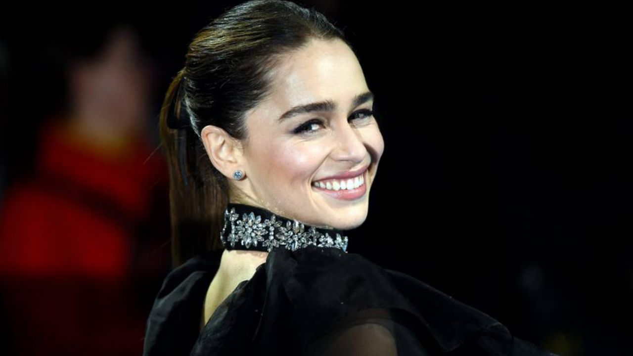 Emilia Clarke humilla a Marvel: “Quiero hacer algo estúpido como ‘Avengers'”