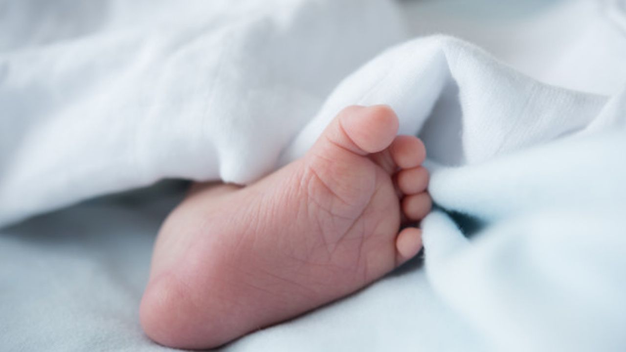 Nace bebé con coronavirus, es considerado el portador más joven