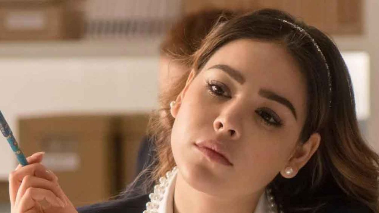 Tras cancelar evento por coronavirus, Danna Paola es vista con elenco de ‘Élite’