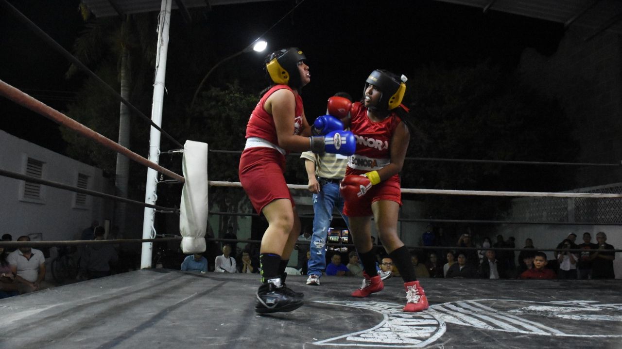 Valeria Padilla gana por decisión a su rival en evento de box en Navojoa