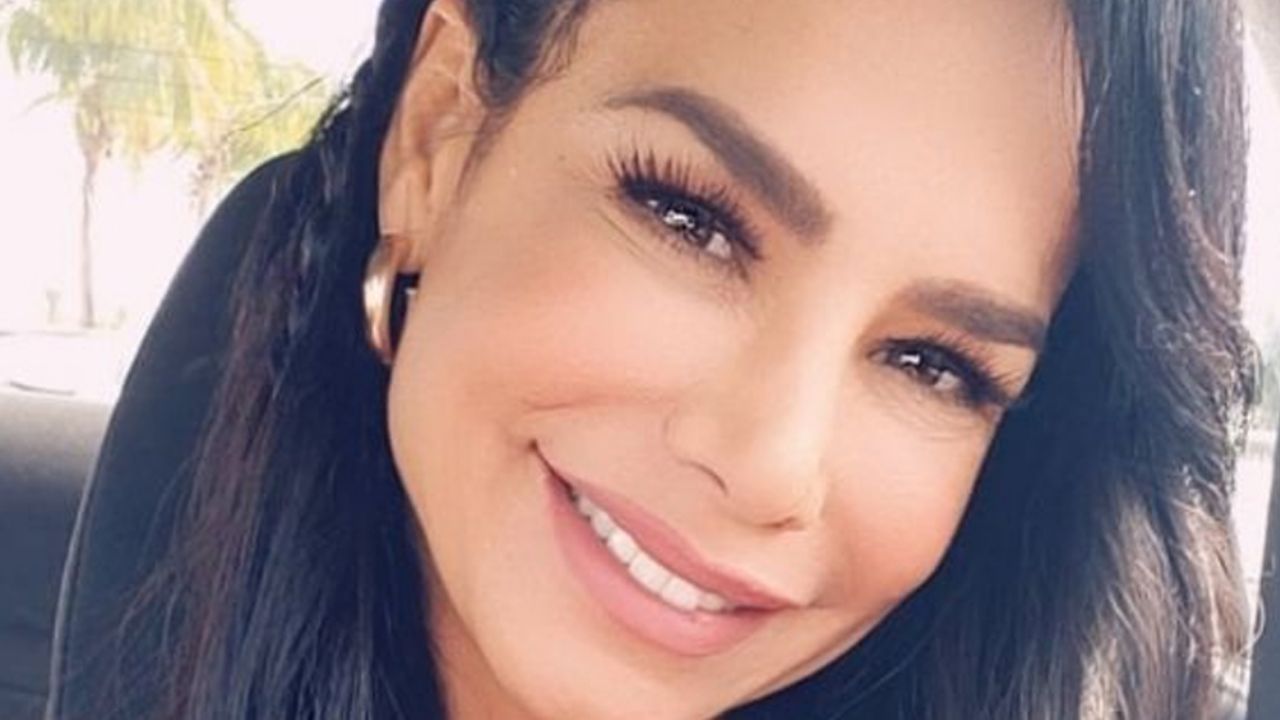 VIDEO: Lis Vega se refugia del frío desde la playa y con candente bikini