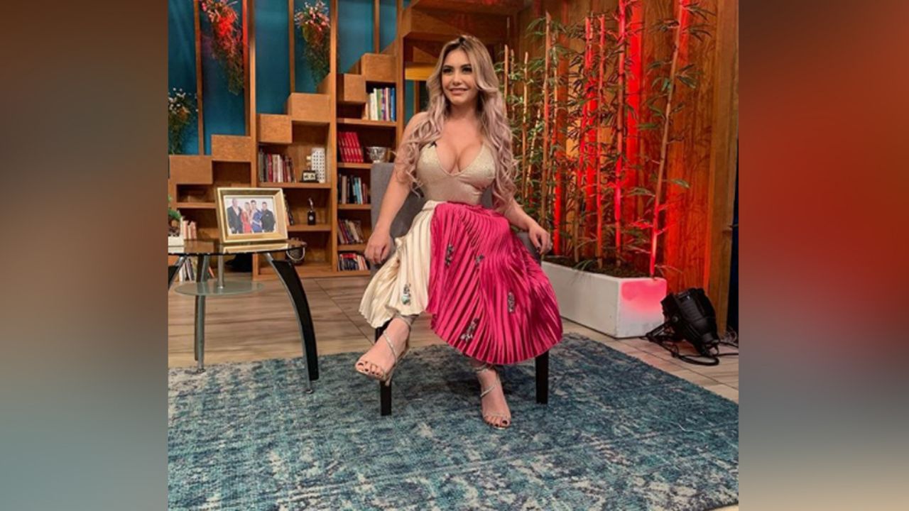 Jeni de la Vega de ‘Enamorándonos’ se quita la ropa para agradecer a fans