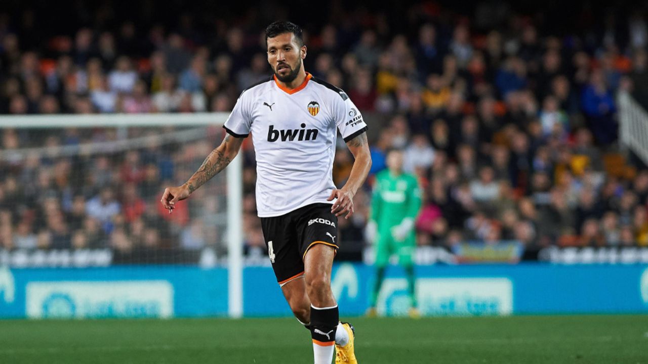 Alerta en La Liga de España: Defensa argentino da positivo por coronavirus