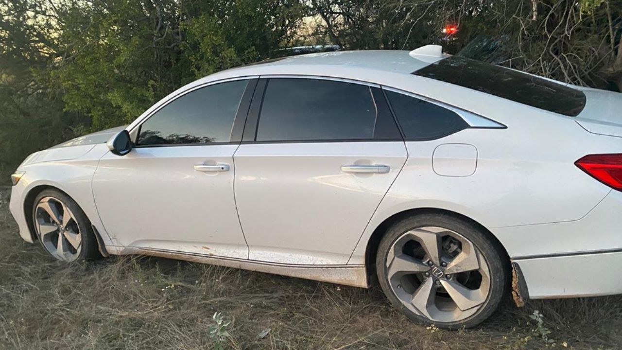 Sonora: Supuestos sicarios huyen y abandonan vehículos entre matorrales