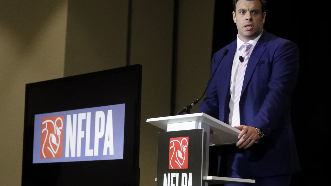 Los jugadores de la NFL aceptan el nuevo contrato colectivo