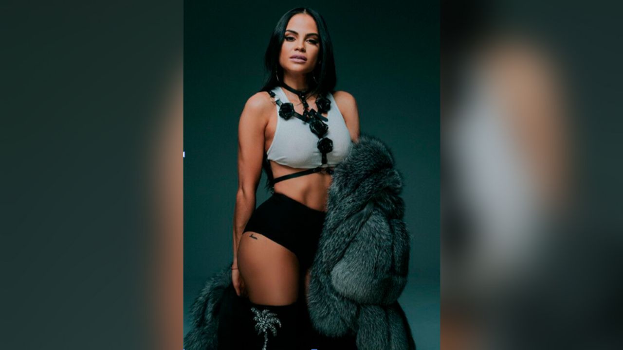 Natti Natasha ‘prende’ con sexy vestido de cuero y es comparada con Cleopatra