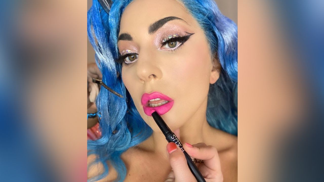 Lady Gaga pierde todo pudor y posa totalmente desnuda para portada