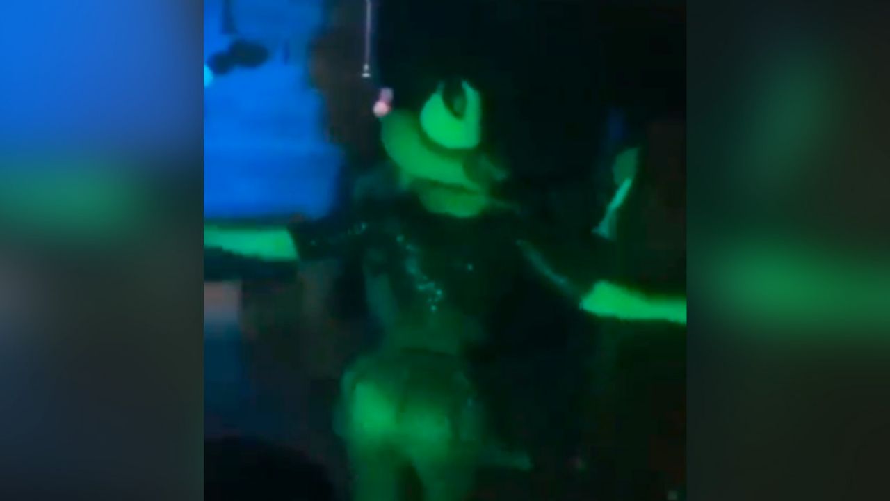 VIDEO: ¡Hasta abajo! Aracely Arámbula seduce sus fans con sensual ‘perreo’
