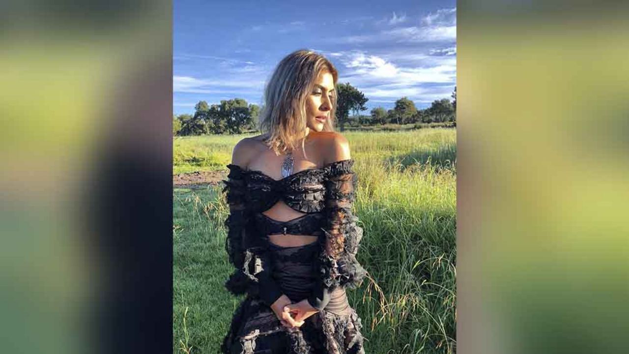 Martha Debayle cae rendida ante los movimientos de cadera de María León