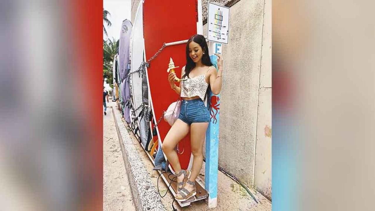 Caeli eleva la temperatura al mostrar sus atributos en short cachetero