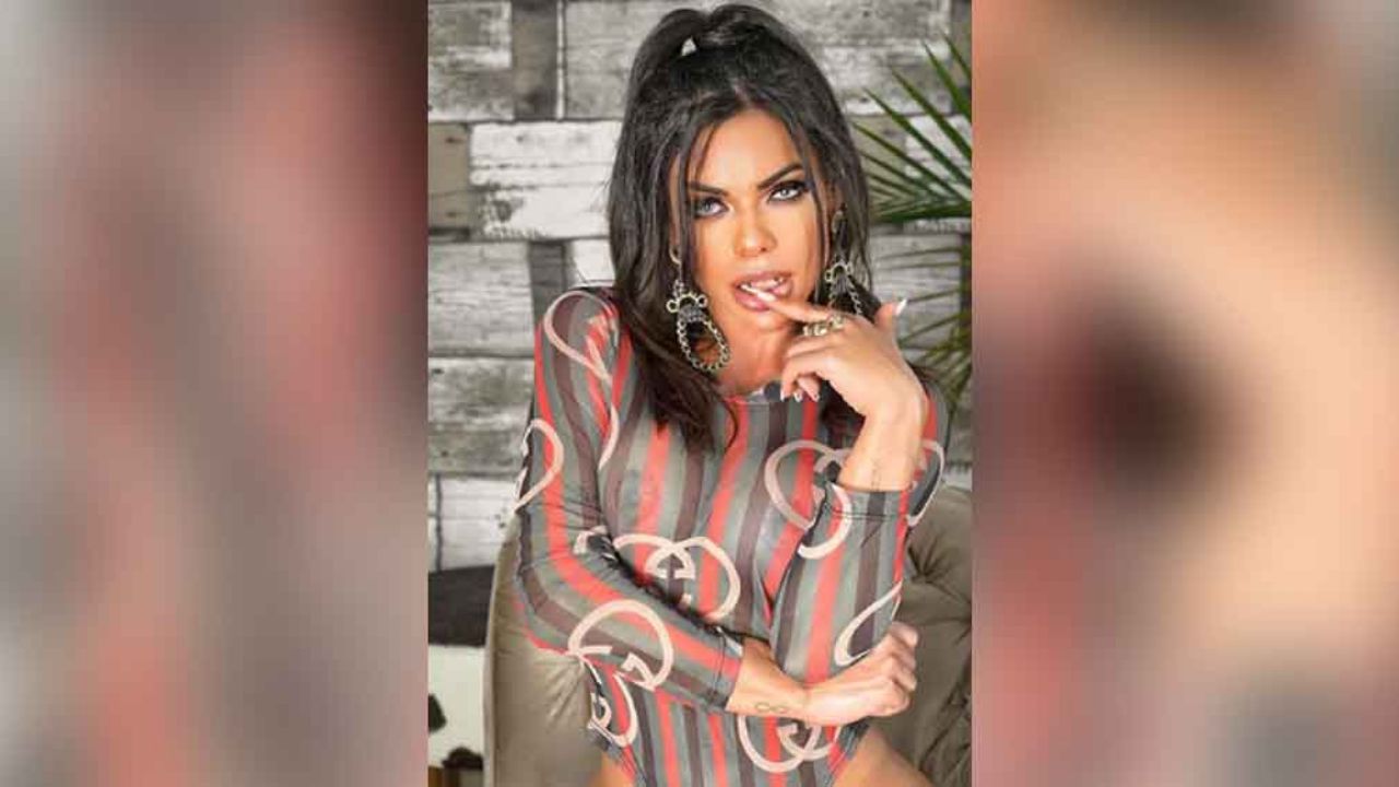 Suzy Cortez hace estallar Instagram frente al espejo sin sostén y en tanga