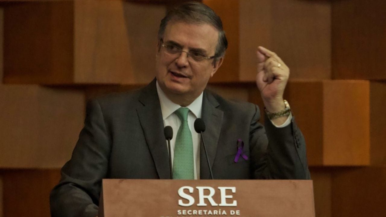 Marcelo Ebrard confronta a Nayib Bukele por acusaciones de avión con coronavirus