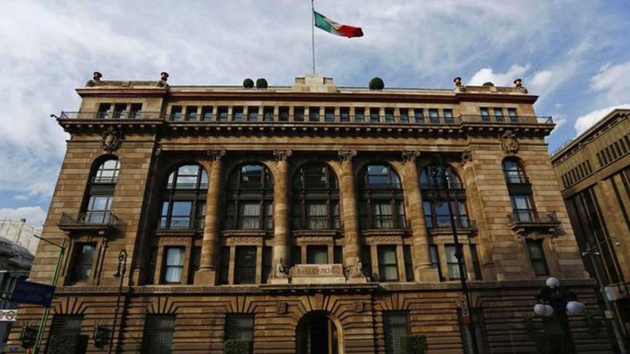 Alerta en Banxico por un funcionario que dio positivo por coronavirus