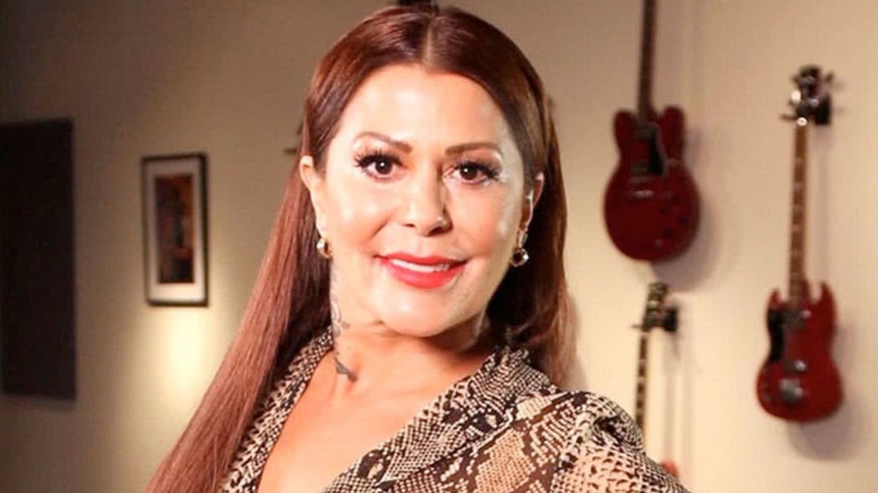 ¿Ya quiere un nieto? Alejandra Guzmán bautiza a bebé y no deja que lo carguen
