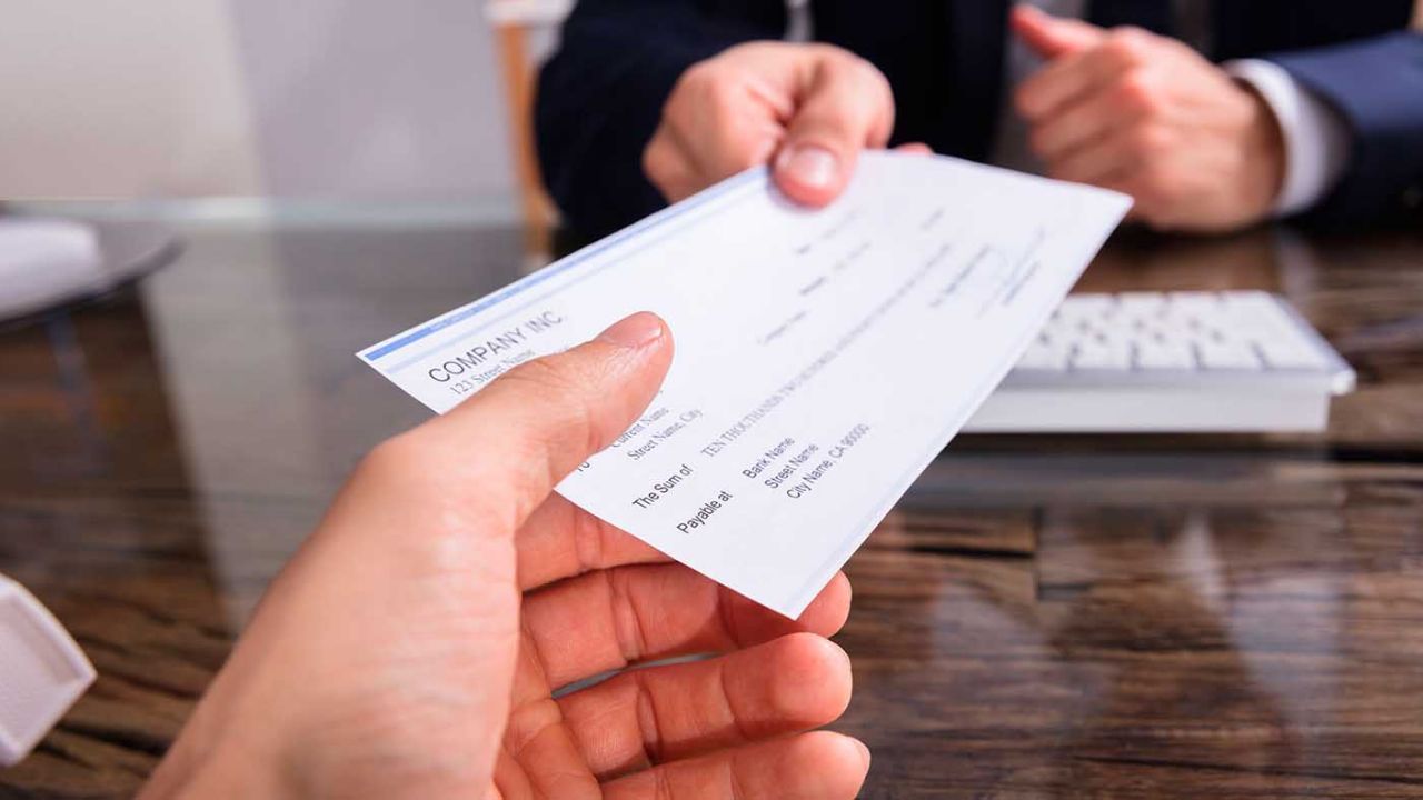 En caso de suspender labores por coronavirus, ¿tu empresa debe pagarte?