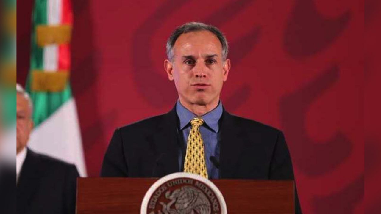 ¿Quién es López Gatell, funcionario que habla del coronavirus junto a AMLO?