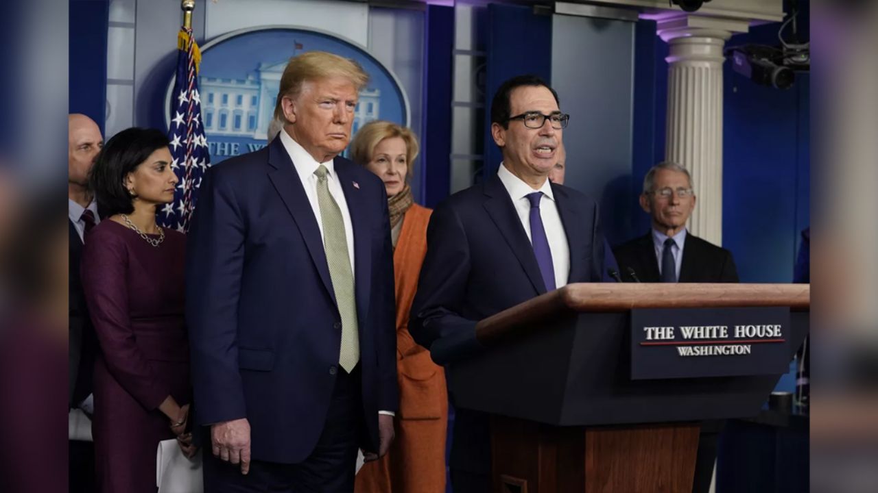 Estados Unidos planea dar cheques a los ciudadanos ante brote de coronavirus