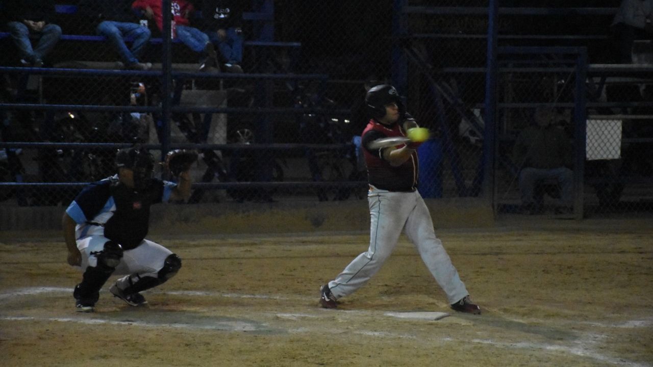 Rancho HV propina una derrota a los Bravos en liga de softbol de Navojoa