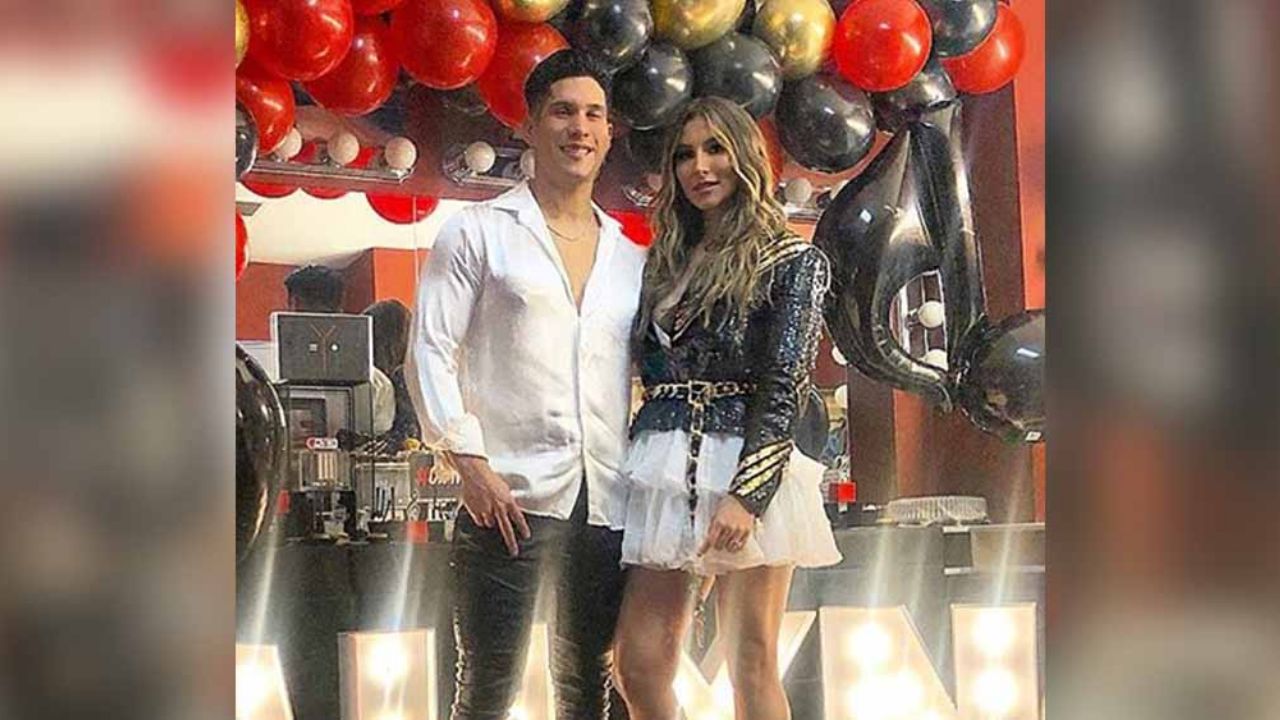 “Payasos”: Critican a Chyno Miranda y a su pareja por presumir gym al aire libre