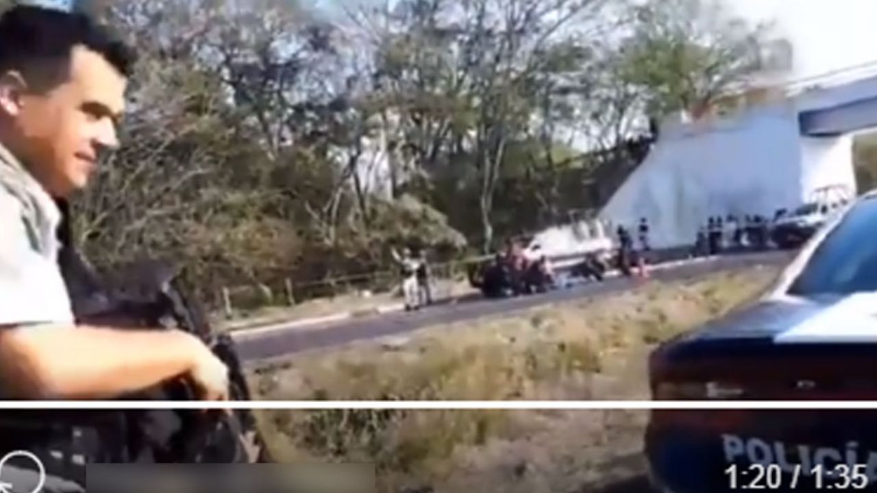 VIDEO: Periodista queda atrapado en medio de fuego cruzado durante tiroteo