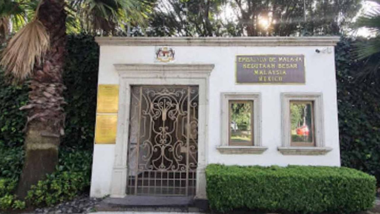 Roban partes a camioneta del embajador de Malasia en México