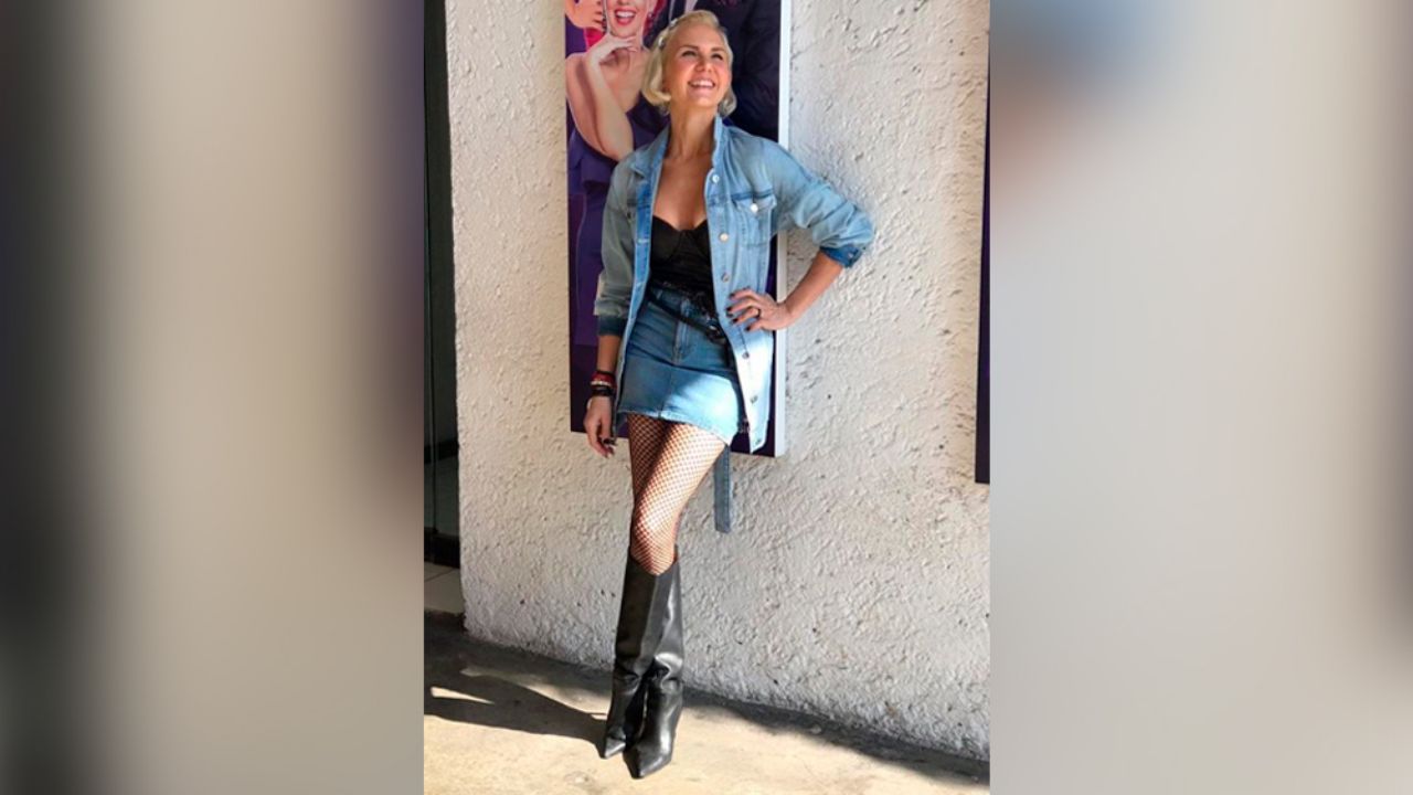 Michelle Vieth le dice adiós al pudor y posa en ceñido jumpsuit de encaje