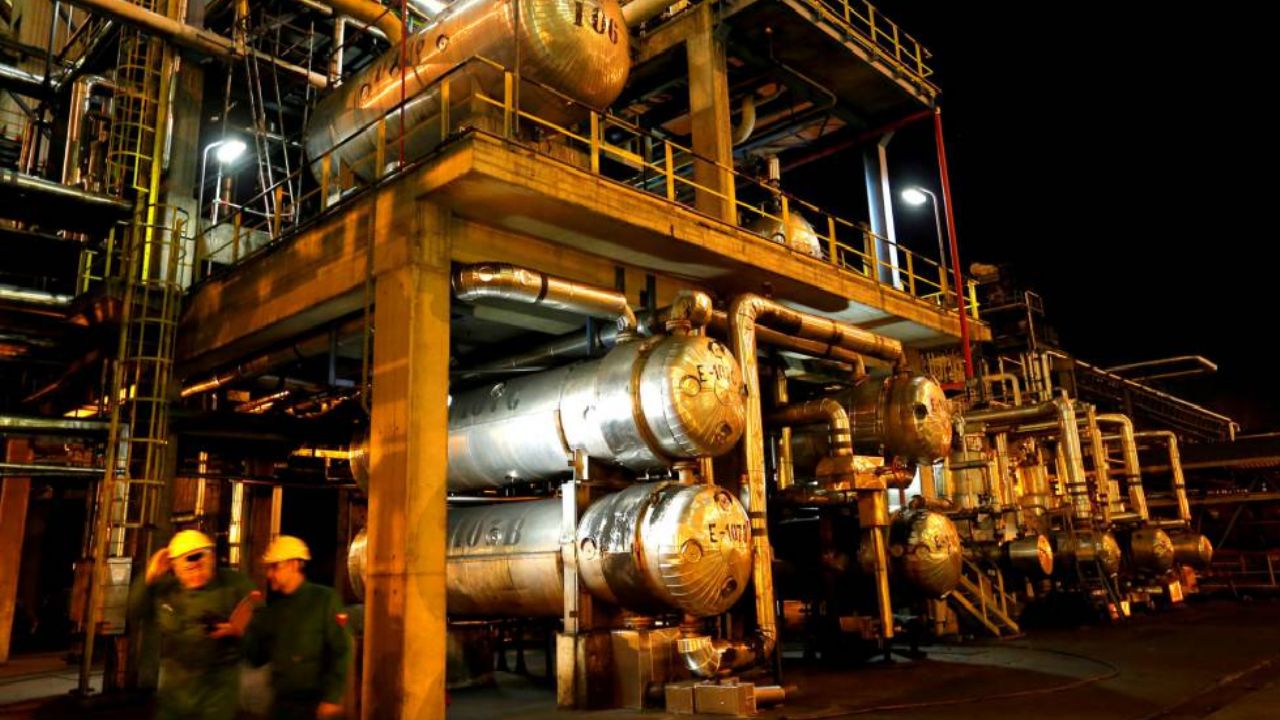 Petróleo mexicano baja 22%; su valor es de 14.54 dólares por barril