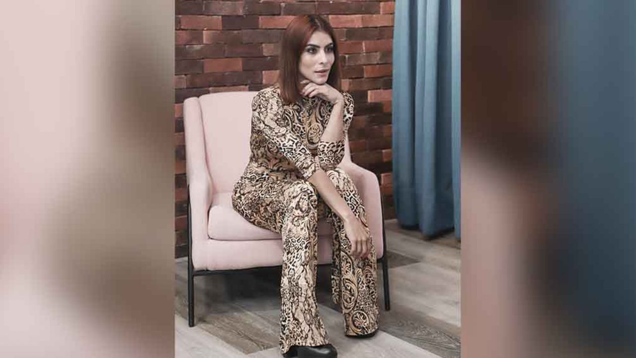 María León aprovecha cuarentena por Covid-19 para presumir su abdomen
