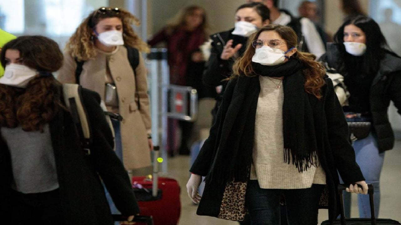 Jóvenes no aplican las medidas para evitar el contagio de Covid-19 en EU