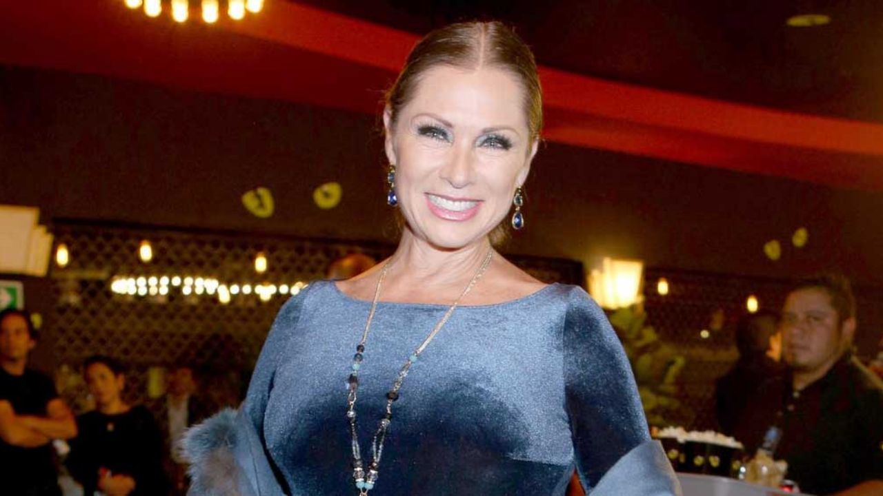 Leticia Calderón adapta mascarilla con un brasier para protegerse del Covid-19